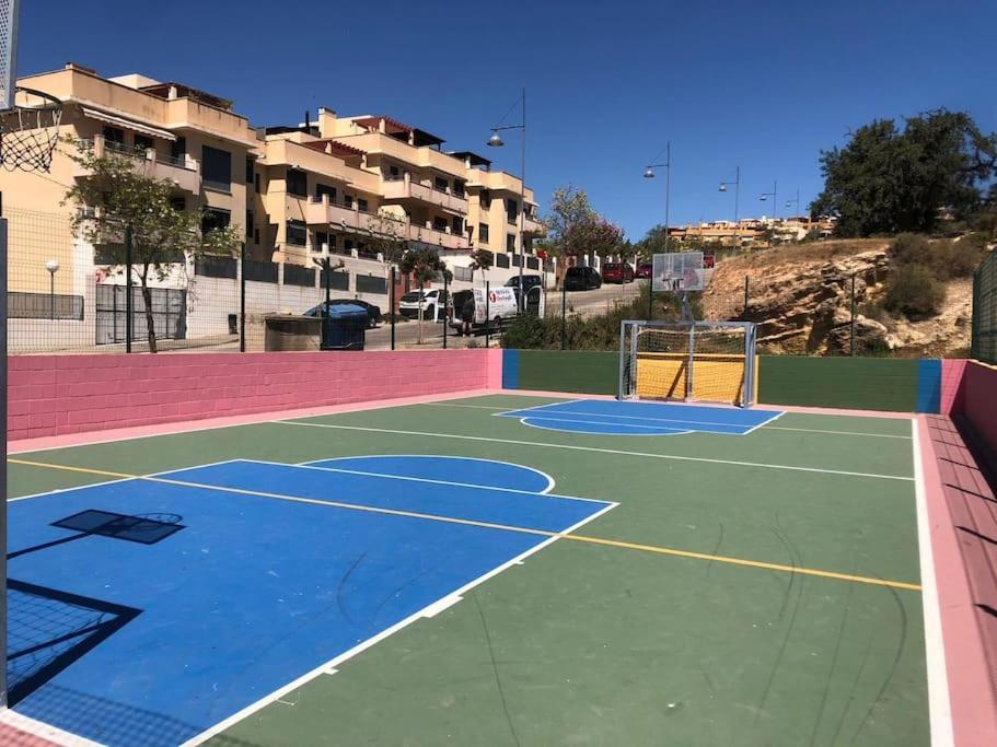 Bajo Con Jardin En Primera Linea De Playa Màlaga Exteriér fotografie