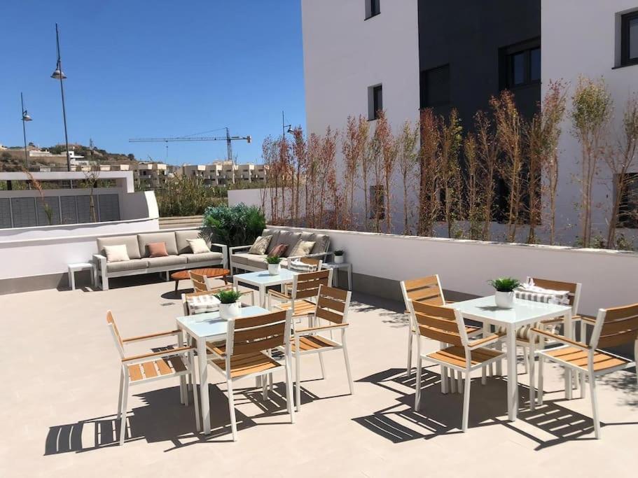 Bajo Con Jardin En Primera Linea De Playa Màlaga Exteriér fotografie