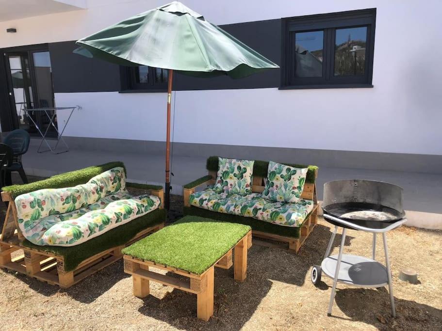Bajo Con Jardin En Primera Linea De Playa Màlaga Exteriér fotografie