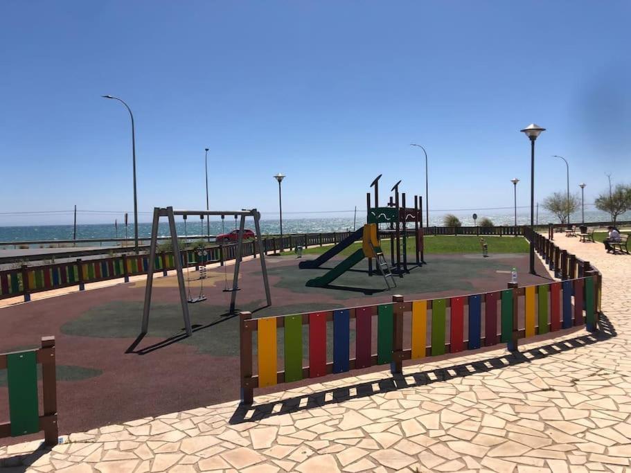 Bajo Con Jardin En Primera Linea De Playa Màlaga Exteriér fotografie