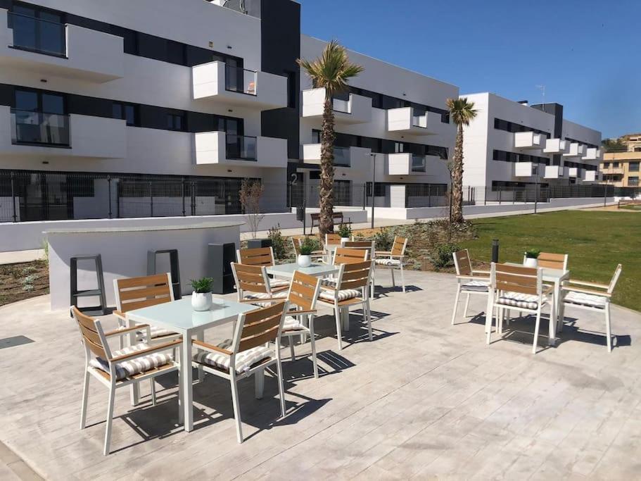 Bajo Con Jardin En Primera Linea De Playa Màlaga Exteriér fotografie