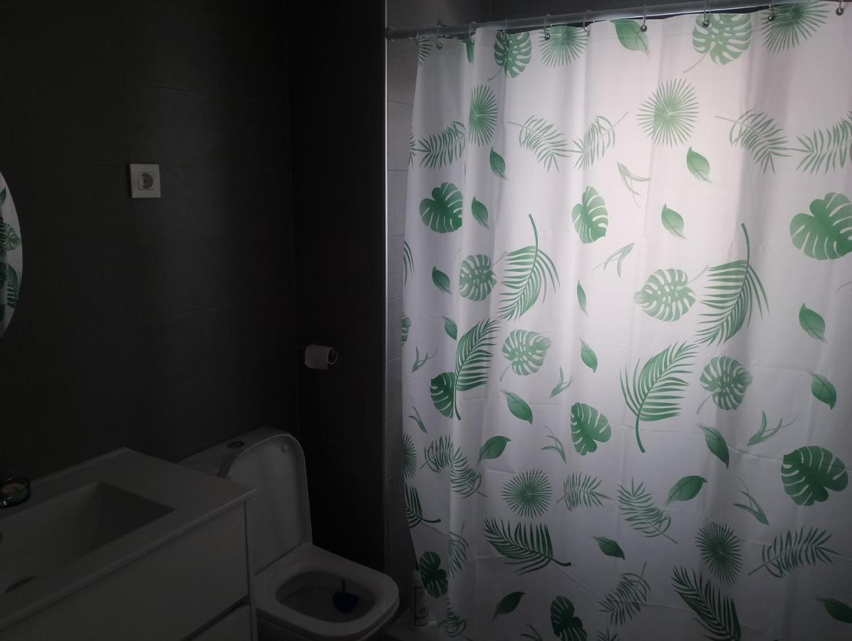 Bajo Con Jardin En Primera Linea De Playa Màlaga Exteriér fotografie